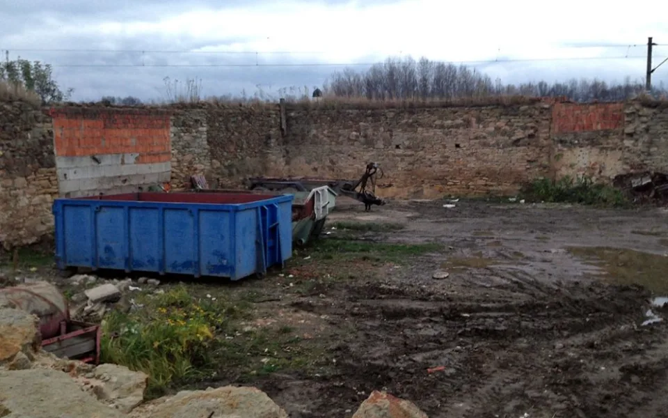 Nový sběrný dvůr měl vzniknout na Dolním náměstí, nedaleko kostela a bytového domu