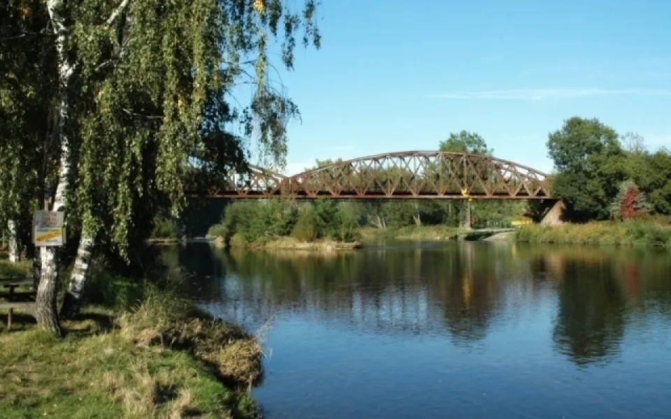 Vltava u železničního mostu v Boršově nad Vltavou