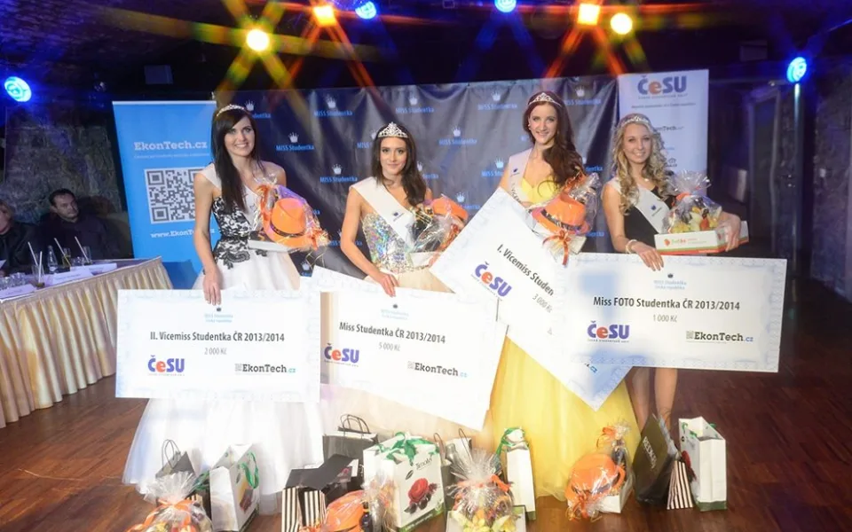 Lucie Holubová (vlevo) získala titul II. vicemiss