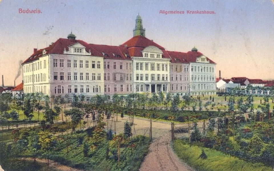 Původní budova nemocnice v ulici Boženy Němcové z roku 1913