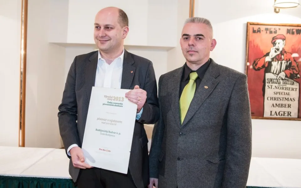 Cenu v Klášterním pivovaru Strahov v Praze převzal ve čtvrtek 27. února sládek Budějovického Budvaru Adam Brož
