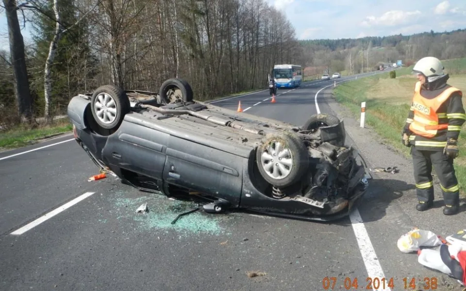 Citroën skončil u Rankova na střeše