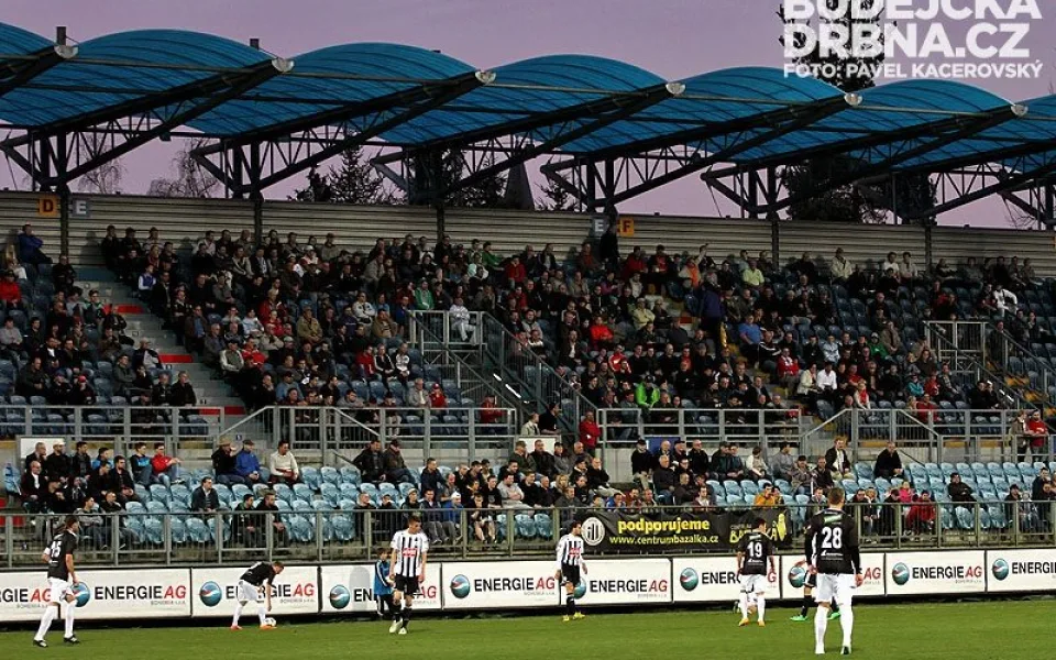 Na Střeleckém ostrově se v pátek bude opět hrát fotbal