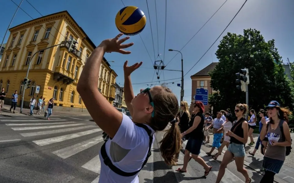 Promo tým rozdával minulý týden v pátek vstupenky v ulicích Budějc