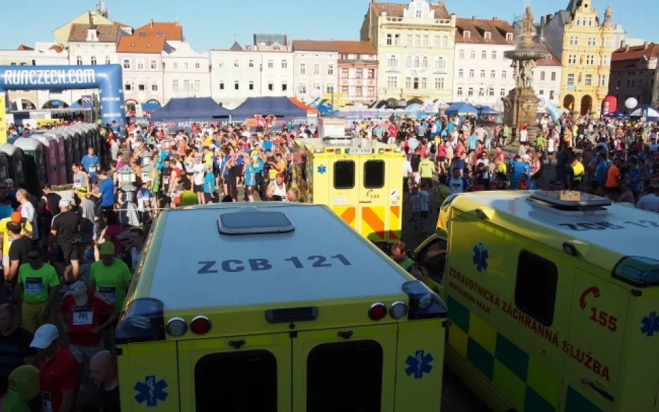 Záchranáři na náměstí Přemysla Otakara II.