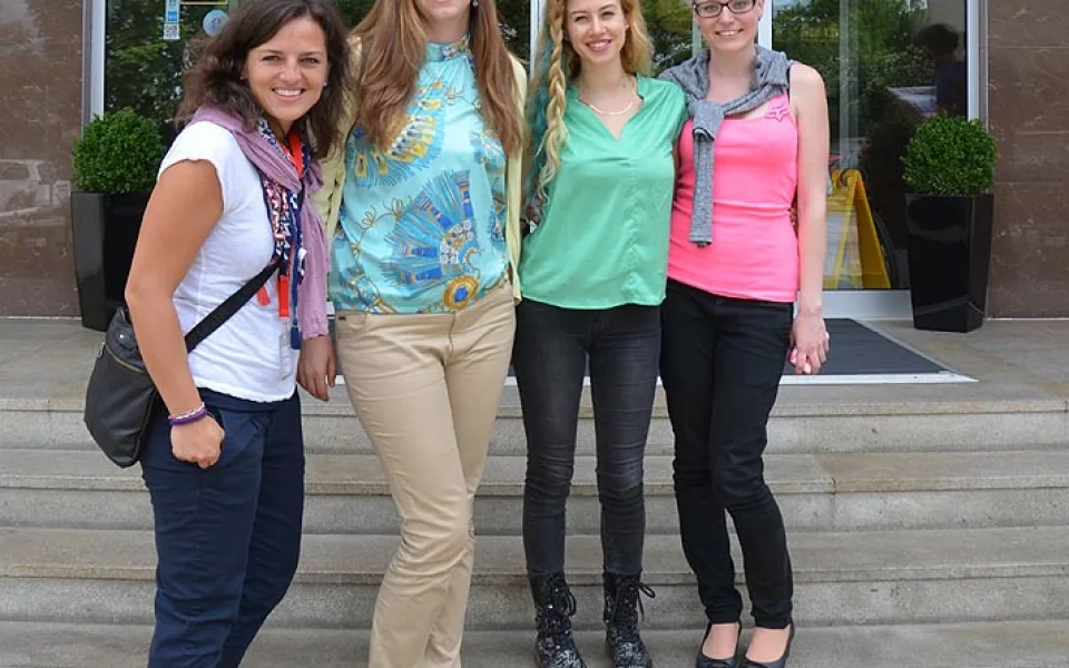 Zleva Marta Toulová, Martina Dvořáková, Ella Doron (dcera britské lingvistky Helen) a Andrea Ondráková