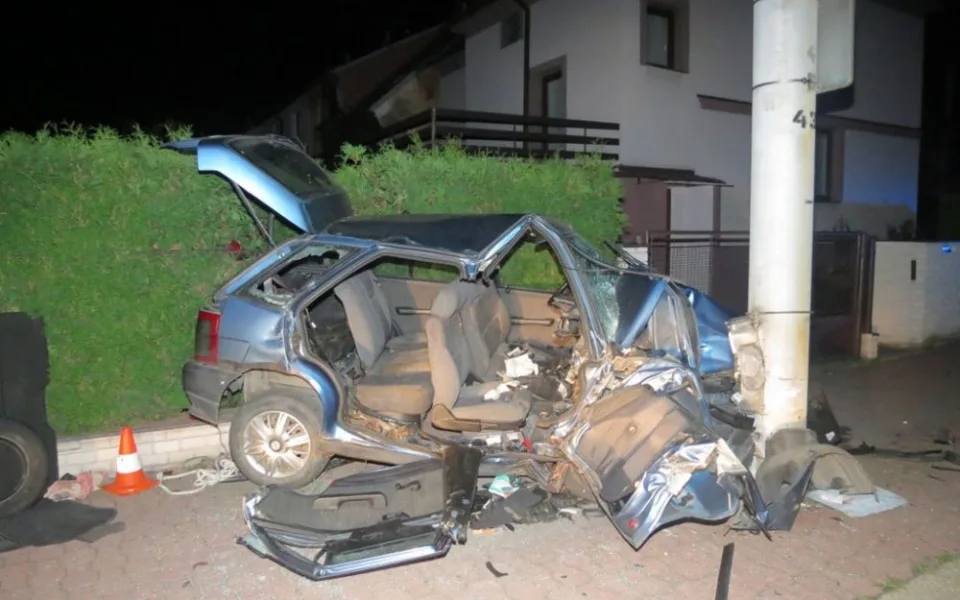 Zdemolovaný Fiat Tipo po nehodě v ulici Boženy Němcové