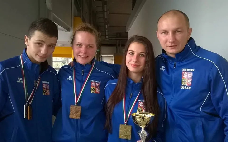 Zleva Dominik Szalay, Lucie Janouchová, Adriana Crhonková a trenér Miroslav Hýsek
