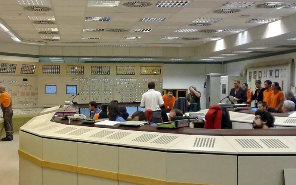 Pohled do velína prvního bloku v době zkoušky turbíny