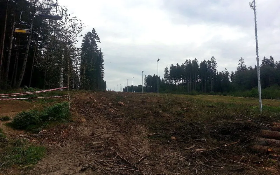 Rozšířená Jezerní sjezdovka na Lipně
