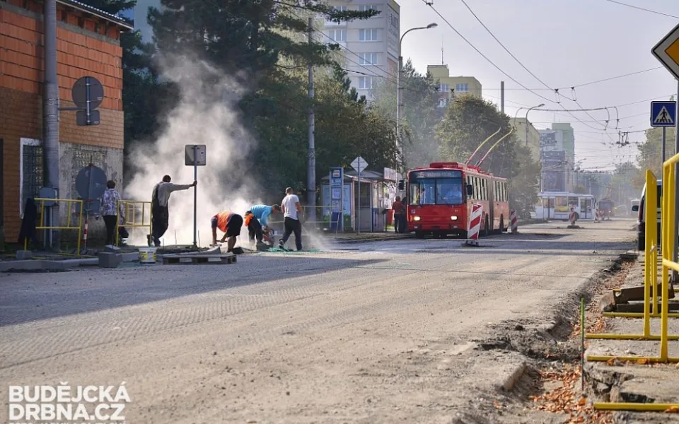 Oprava asfaltového povrchu v ulici Oskara Nedbala