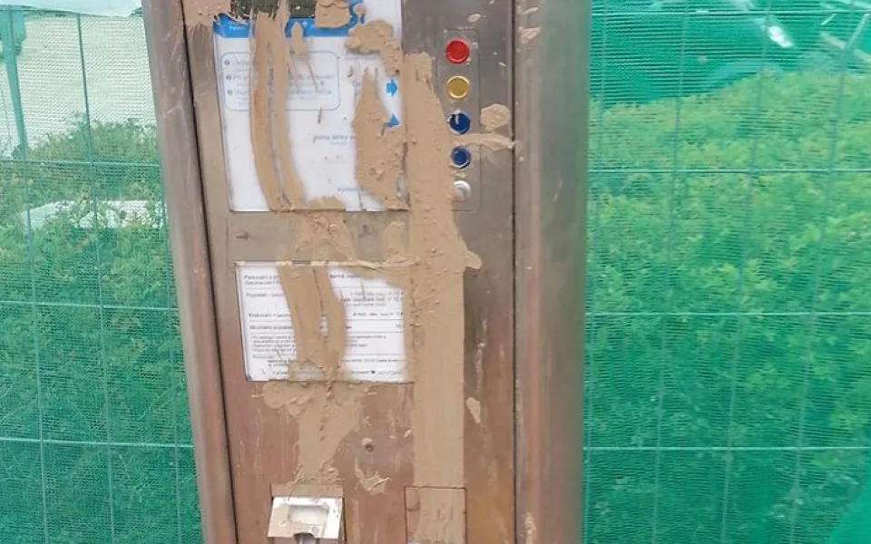 Parkovací automat u dětského oddělení budějcké nemocnice