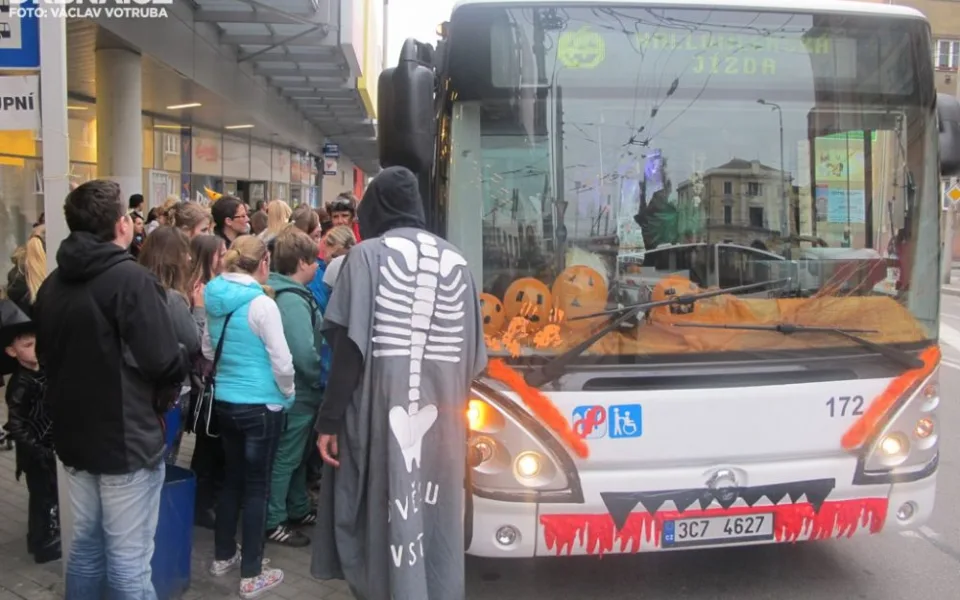 Halloweenský autobus