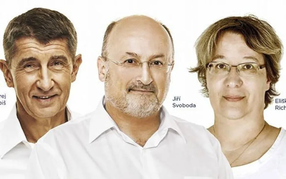 Lídr budějckého hnutí ANO Jiří Svoboda (uprostřed) mezi předsedou strany Andrejem Babišem a Eliškou Richtrovou