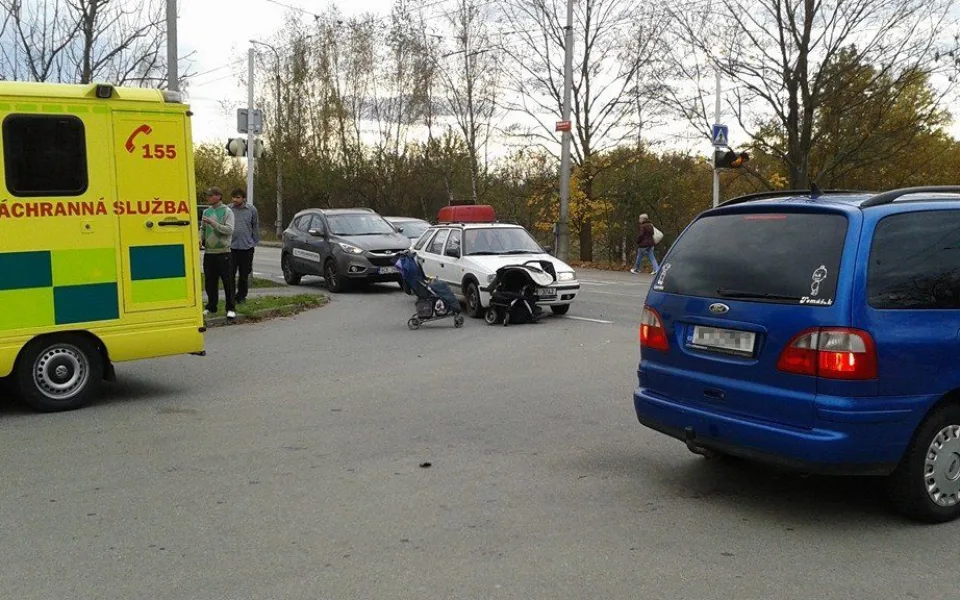 Nehoda se stala na přechodu pro chodce u křižovatky Husovy s Vodňanskou