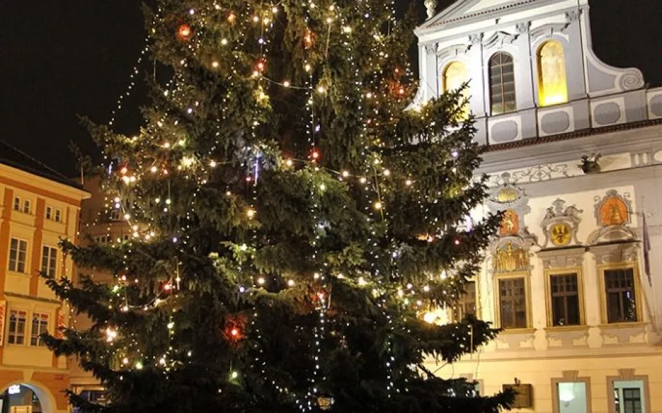 Vánoční strom na náměstí Přemysla Otakara II.
