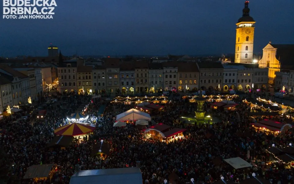 Budějovický advent lákal na náměstí Přemysla Otakara II. tisíce lidí