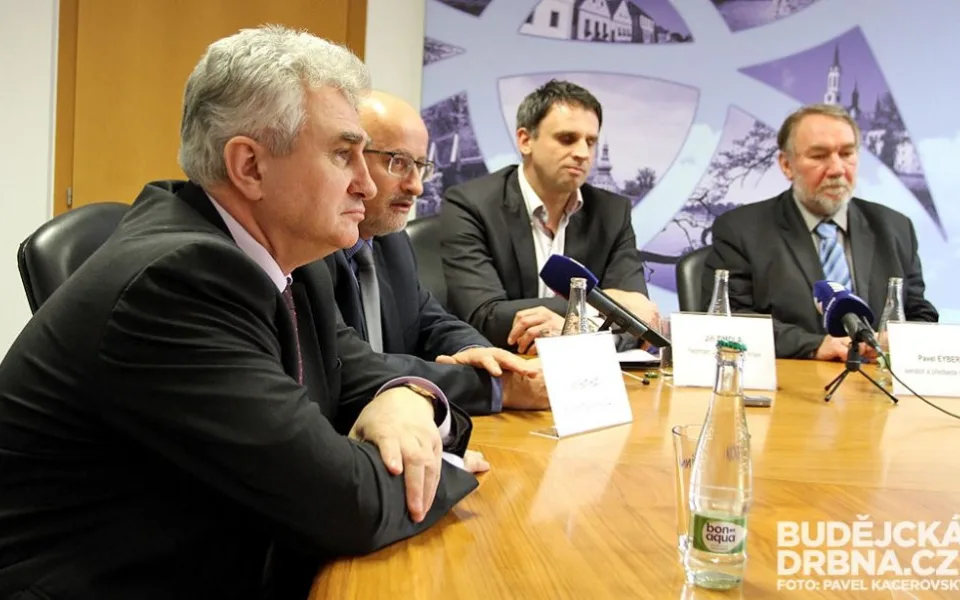 Jednání Sdružení pro výstavbu D3 a R4 se mimo jiné zúčastnili Pavel Eybert, Jiří Zimola, Jiří Svobodaa Milan Štěch (zprava)