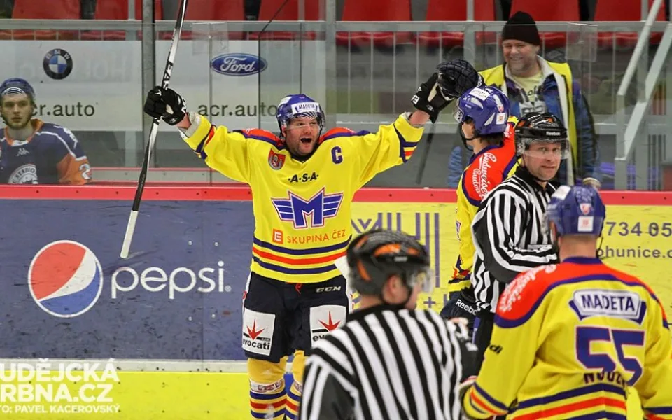 Josef Straka rozhodl utkání ve třetí třetině