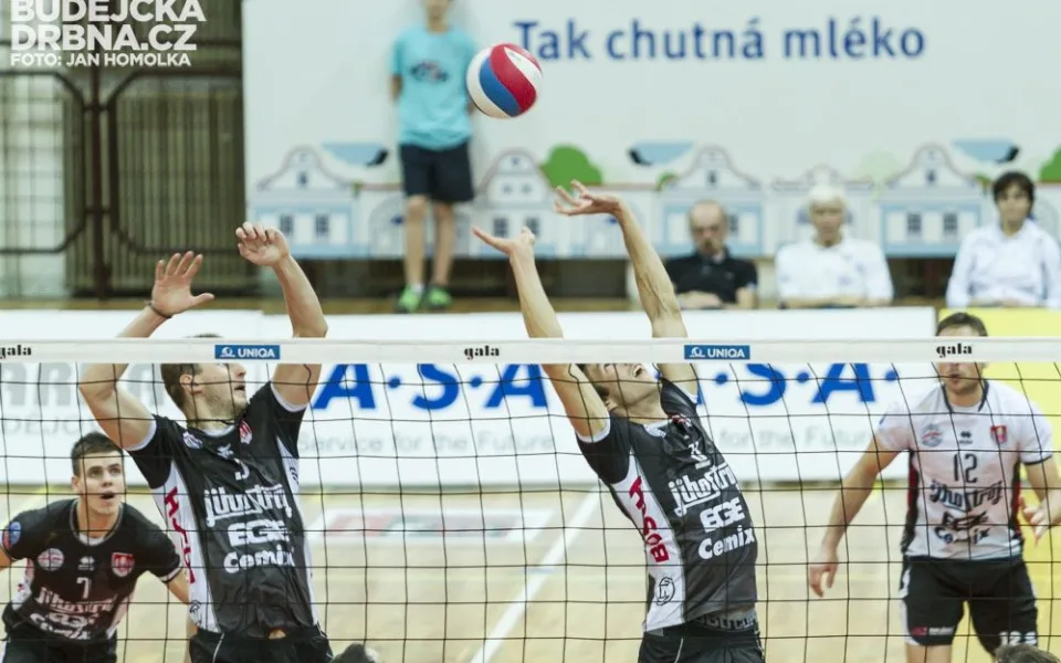 Jihostroj se pokusí Karlovarsku oplatit spornou porážku z Českého poháru