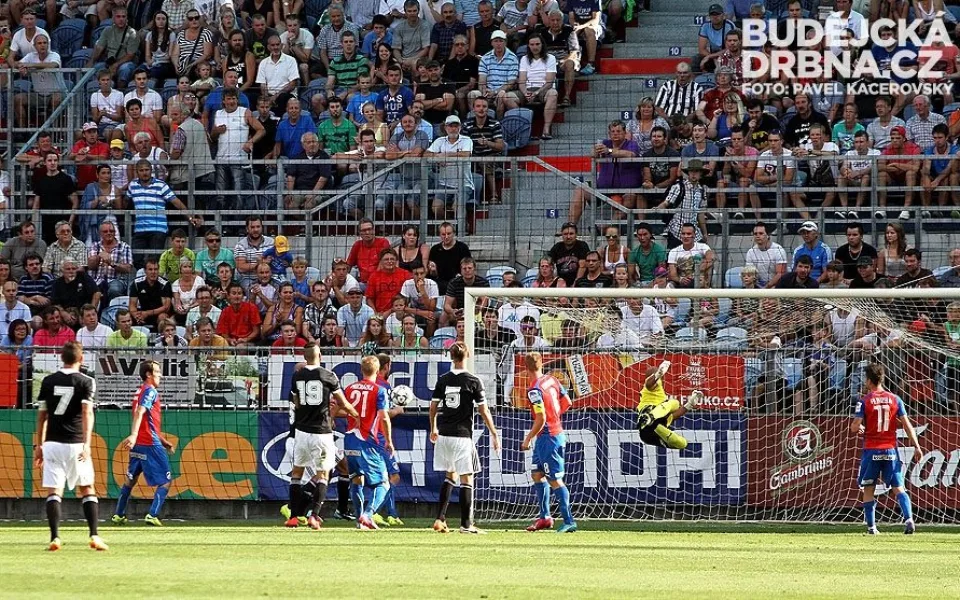 Největší divácká návštěva zavítala během podzimu na zápas Dynama s Viktorií Plzeň