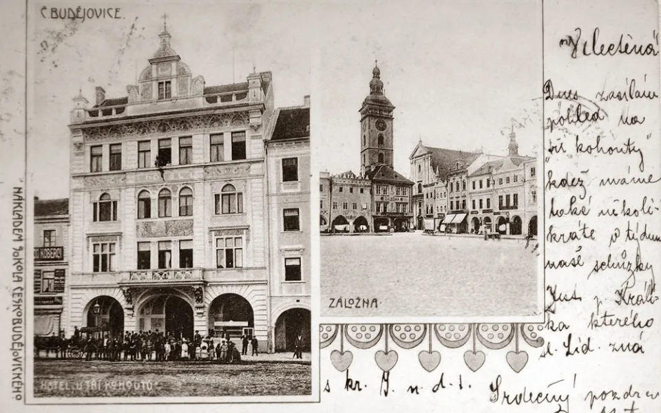 Hotel U tří kohoutů na náměstí v roce 1903