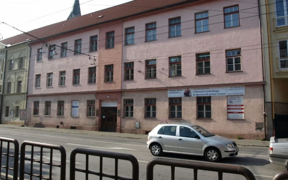 Střední škola informatiky a právních studií v Českých Budějovicích