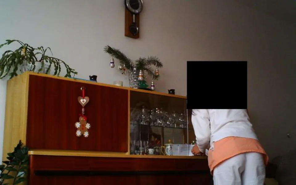 Pachatelka byla přistižena fotopastí přímo při činu