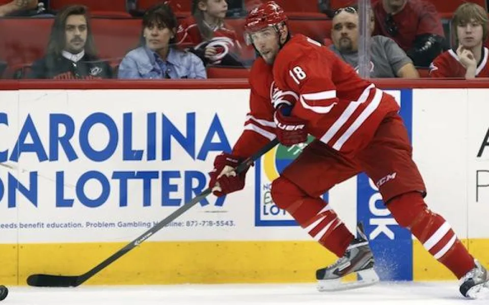 Radek Dvořák v dresu Caroliny Hurricanes