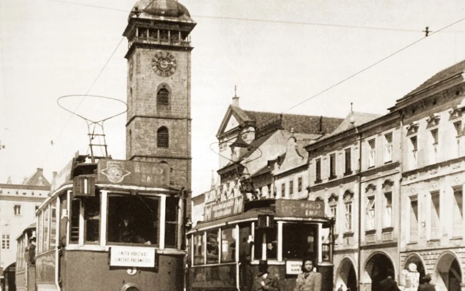 Tramvaje na náměstí