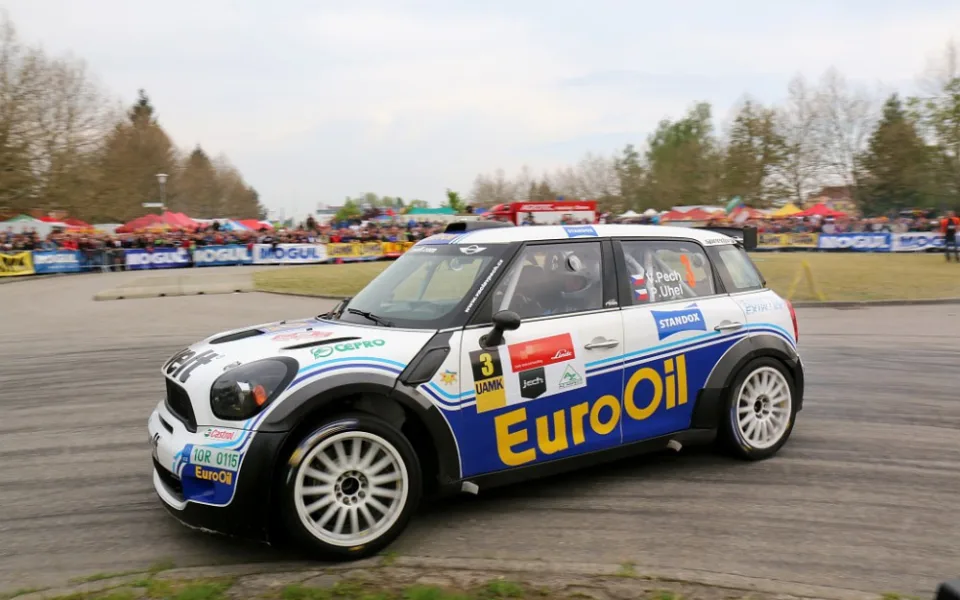 Loňští vítězové Václav Pech junior a Petr Uhel na trati testu v areálu budějckého výstaviště