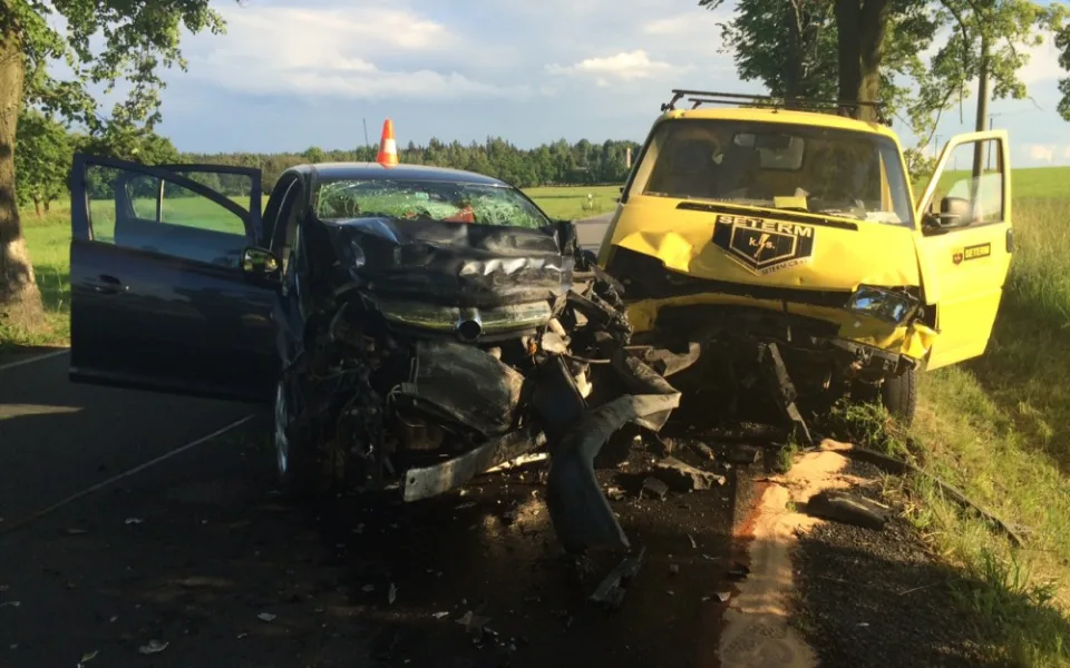 Nehoda dvou osobních automobilů