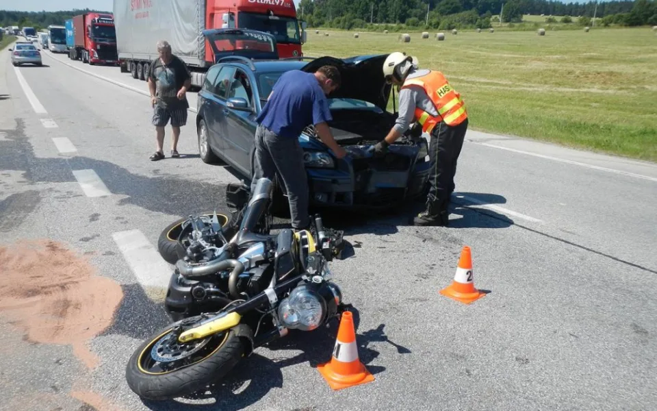 Páteční nehody motorkářů.