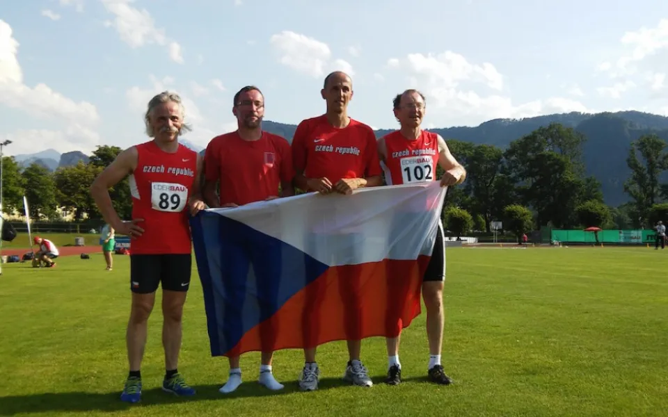 Štafeta se dvěma Jihočechy uprostřed - Pavlem Fleischmannem a Tomášem Železným