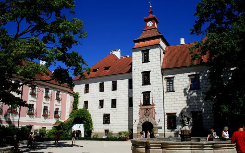 Velké nádvoří státního zámku Třeboň