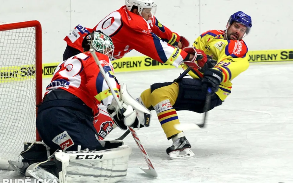 Pardubický bek Michal Šeda složil Davida Kuchejdu před Maxwellem k ledu