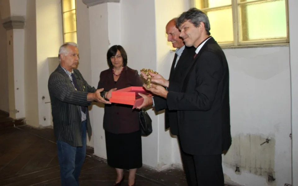 Předání klíčů. Foto: NPÚ