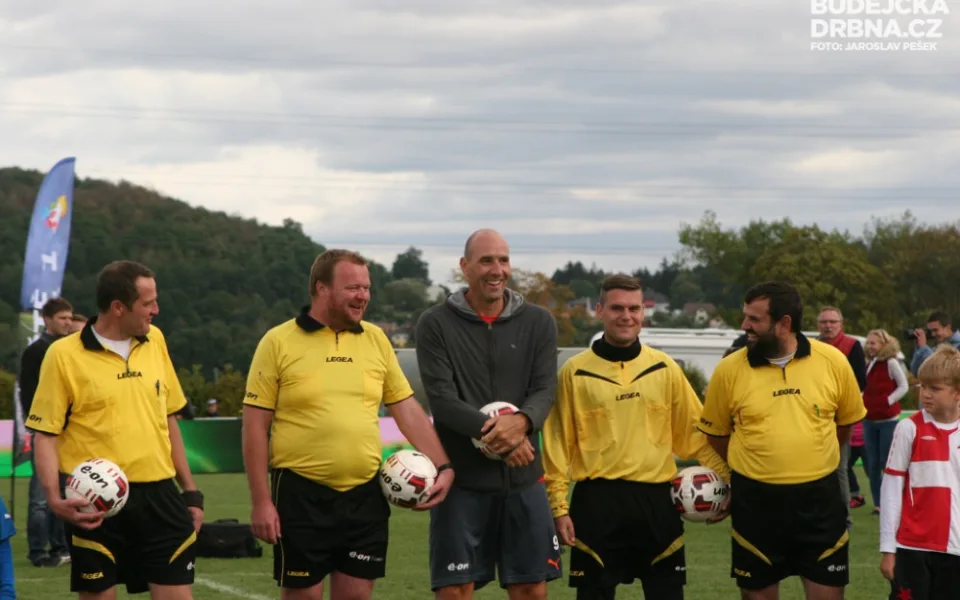 Jan Koller při finálovém utkání mezi rozhodčími duelu