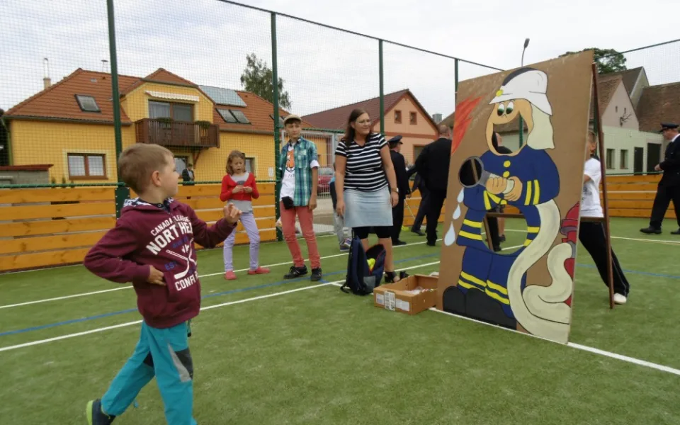 Sportovat na bezpečném hřišti nově mohou děti z Chlumce u Dačic