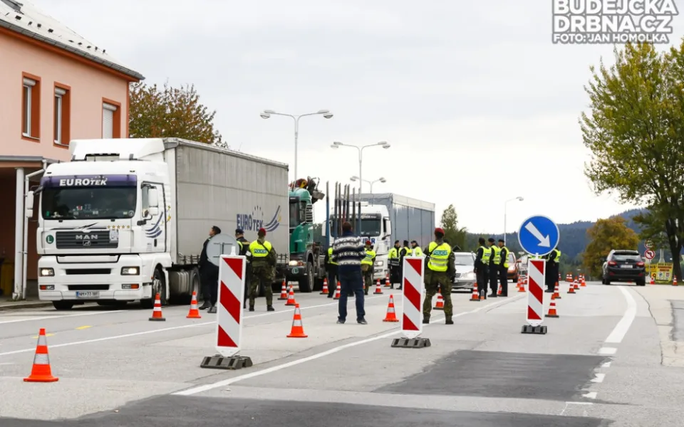 Cvičení policie a armády na hraničním přechodě Dolní Dvoříště