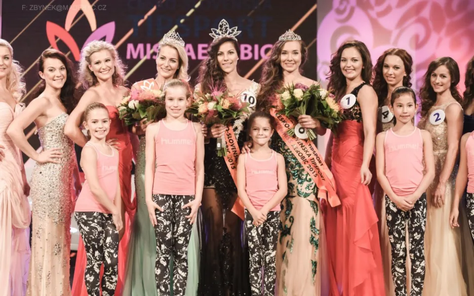 Kateřina Hebíková je s číslem 1 na pravé straně