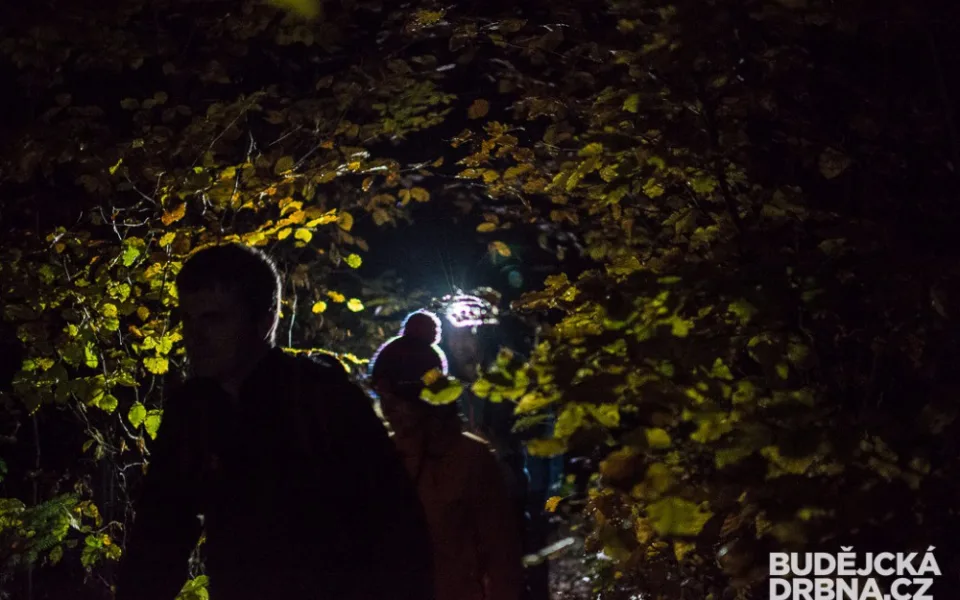 Hlavním tématem výstupu na Kleť byly čelovky