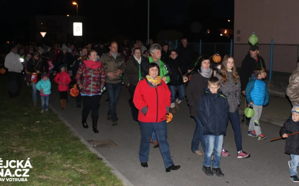 Českými Velenicemi prošel lampionový průvod již podesáté