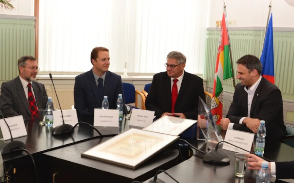Hejtman Jiří Zimola se ve středu sešel s děkanem ZF JU a jeho spolupracovníky, aby jim poblahopřál k zisku prestižní ceny