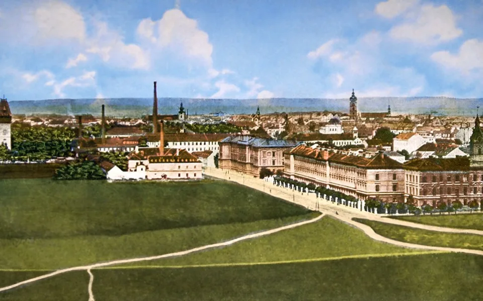 Pohled z novostavby nemocnice na dnešní ulici Boženy Němcové v roce 1914 a na louky, na nichž byly později postaveny legionářské domy a směrem k Vltavě vilová čtvrť