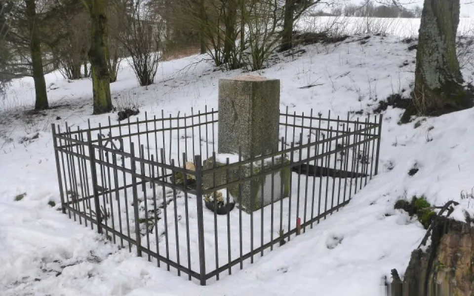 Podstavec sochy svatého Jana Nepomuckého