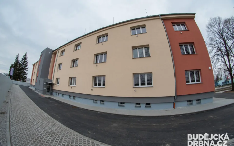 Exteriér bytového domu po rekonstrukci