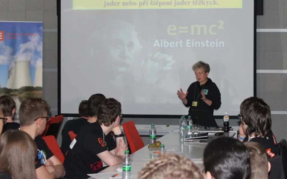 Studenti měli možnost diskutovat s předsedkyní SÚJB Danou Drábovou