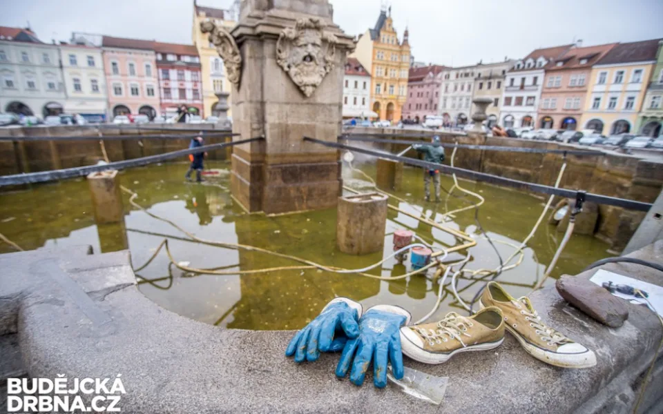 Čištění Samsonovy kašny