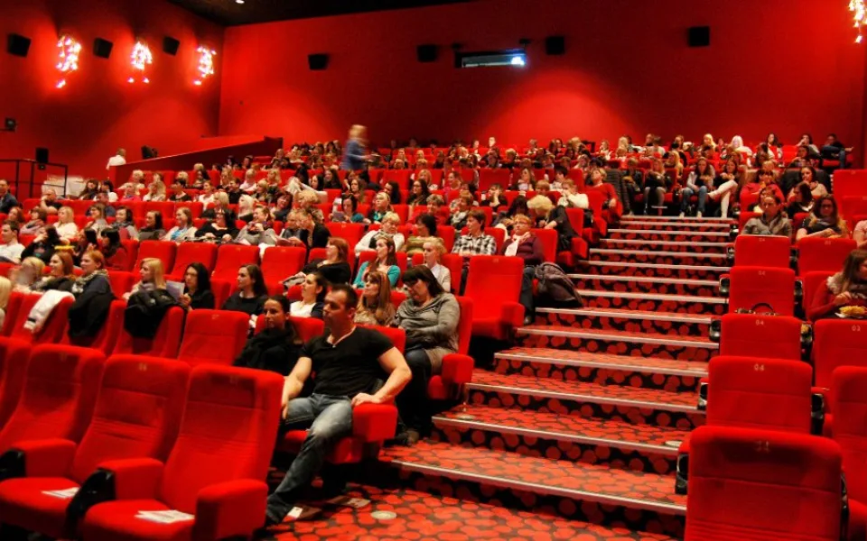 Předpremiéra na Dámské jízdě zlákala hodně divaček